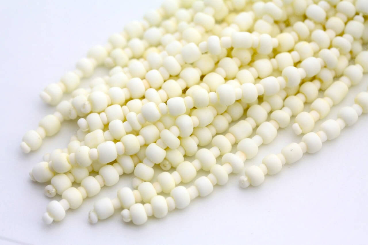 Пучки з матових бусін JONQUIL 4mm прямий