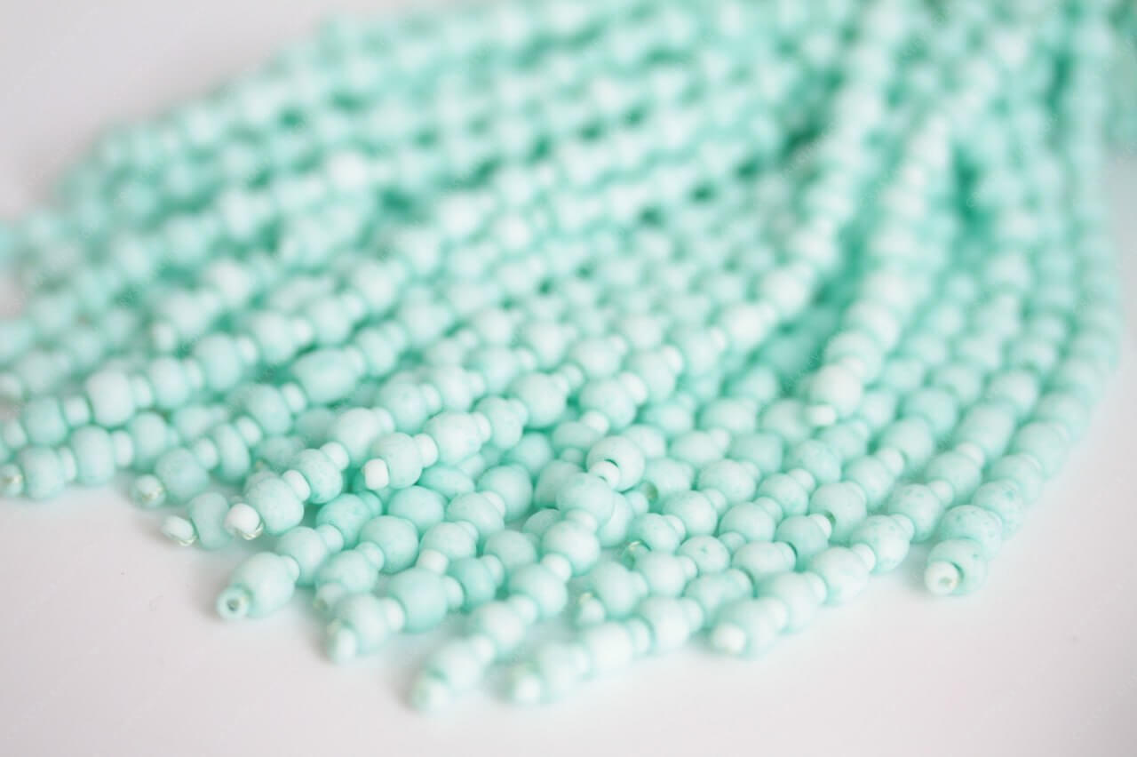 Пучки з матових бусін Tiffany 4mm прямий