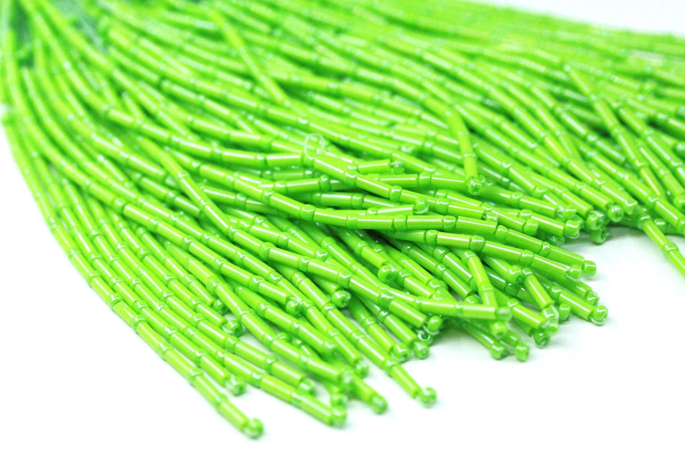 Пучки стекляруса Neon Lime 4mm прямий