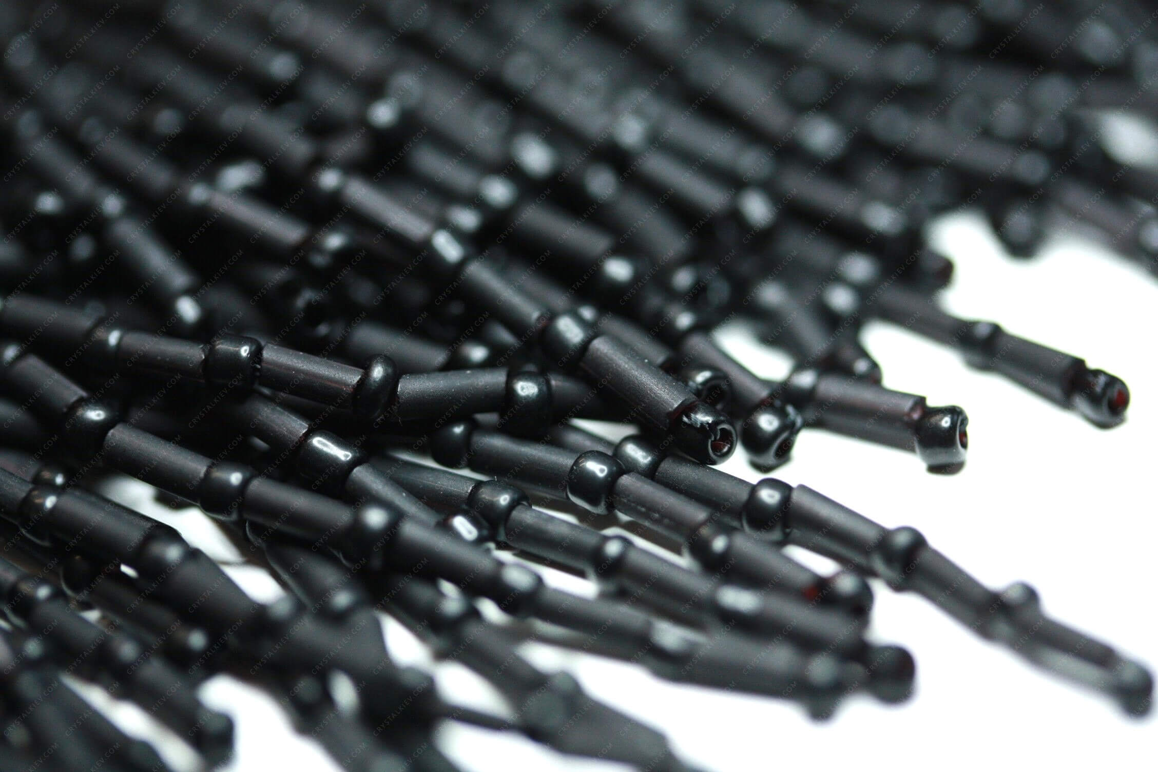 Пучки стекляруса матовий Black 4mm прямий